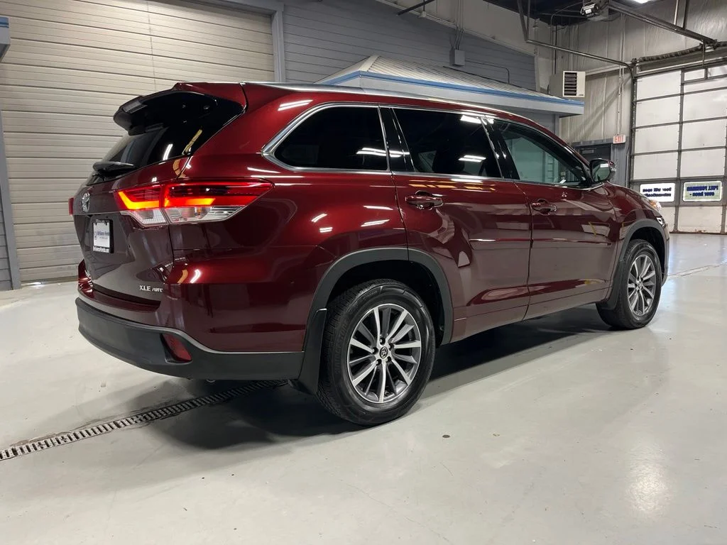 Used 2018 Ooh La La Rouge Mica Toyota XLE image 7