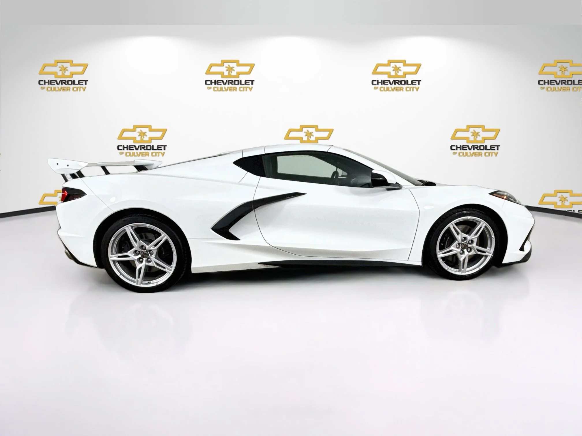 Used 2024 Arctic White Chevrolet 1LT image 9