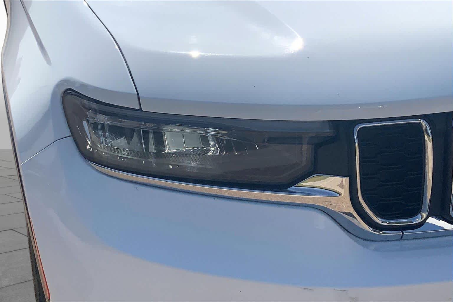 Certified Used 2023 Bright White Clearcoat Jeep Laredo image 28