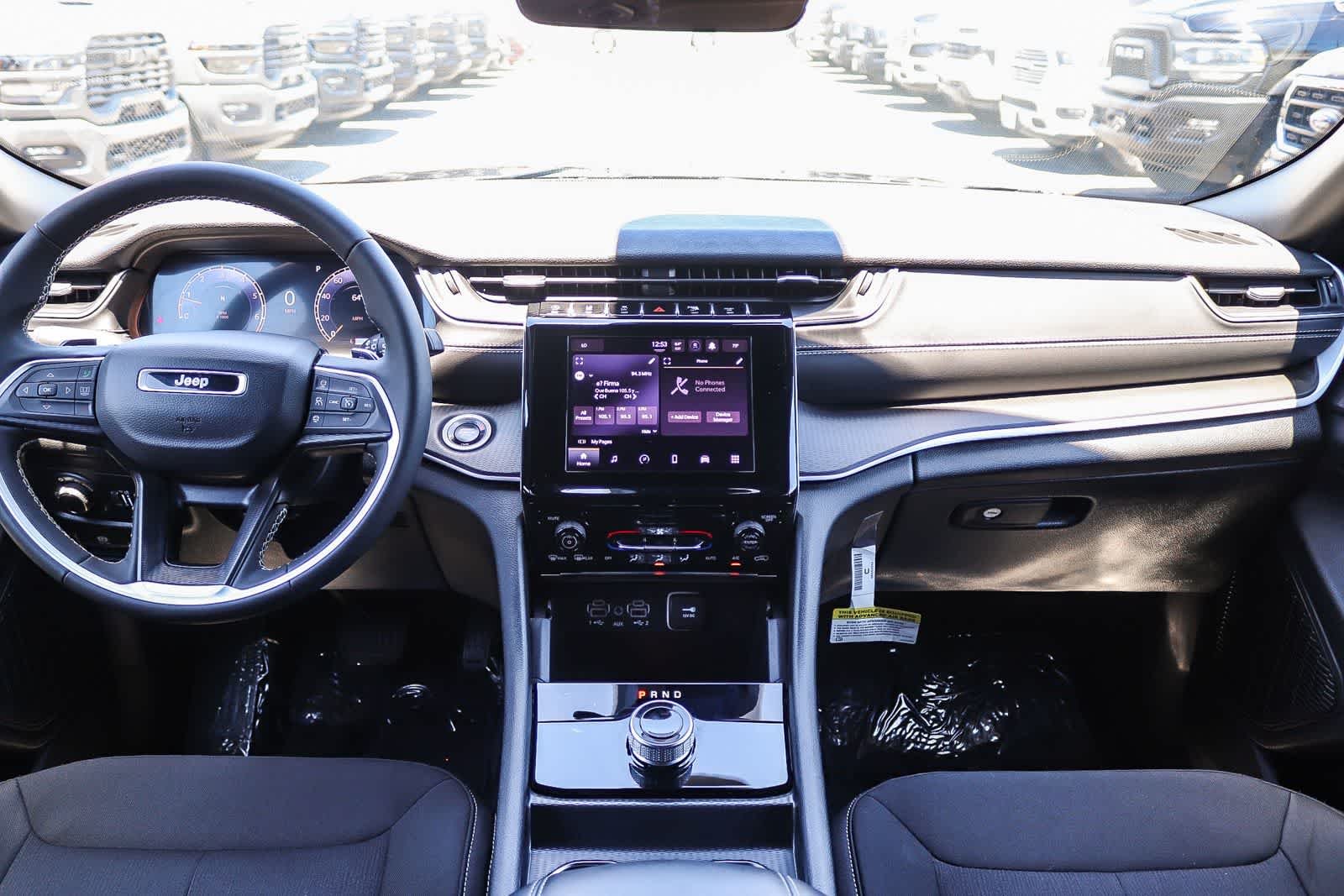 Used 2025 Diamond Black Crystal Pearlcoat Jeep Laredo X image 13