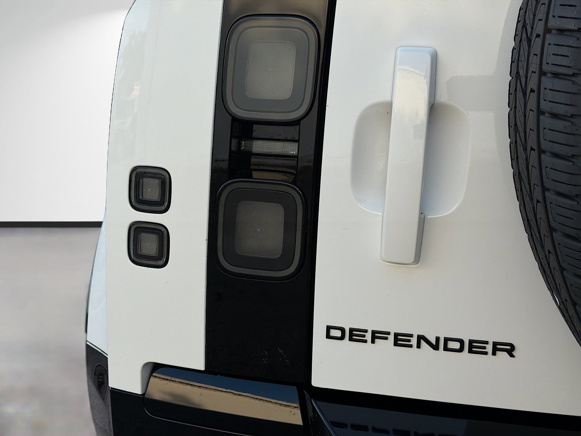 New 2026 Fuji White Land Rover X-Dynamic SE image 10