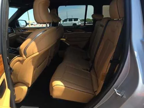 Used 2025 Silver Zynith Jeep Summit Reserve image 13