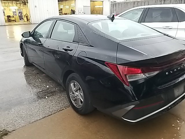 Used 2025 Black Hyundai SE image 15