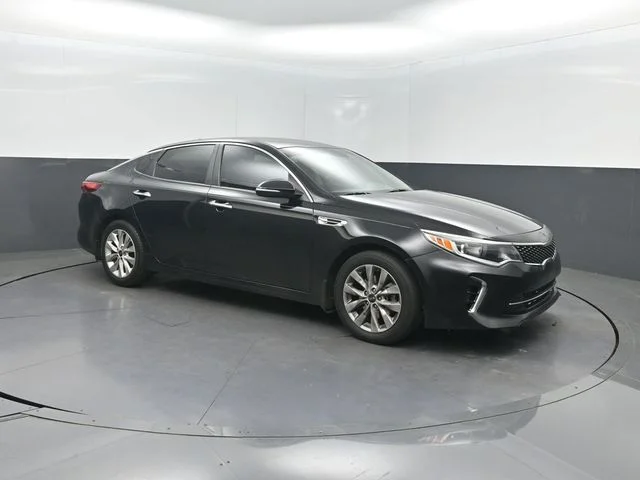 Used 2018 Black Kia S image 32