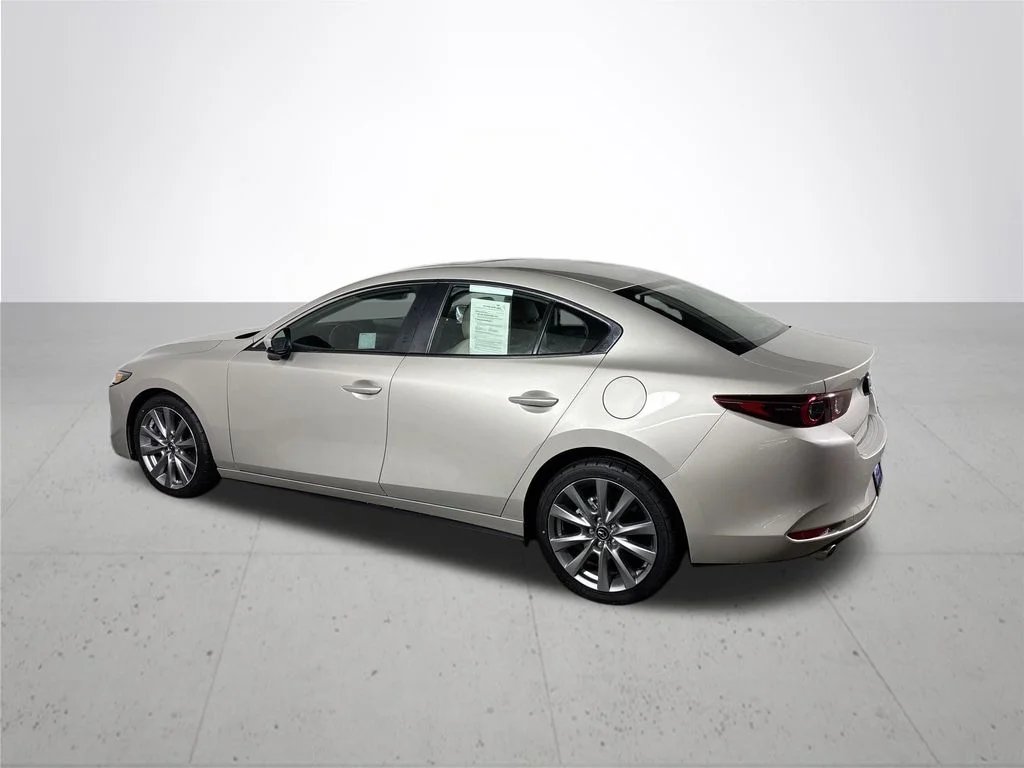 Used 2022 Silver Mazda Preferred image 8
