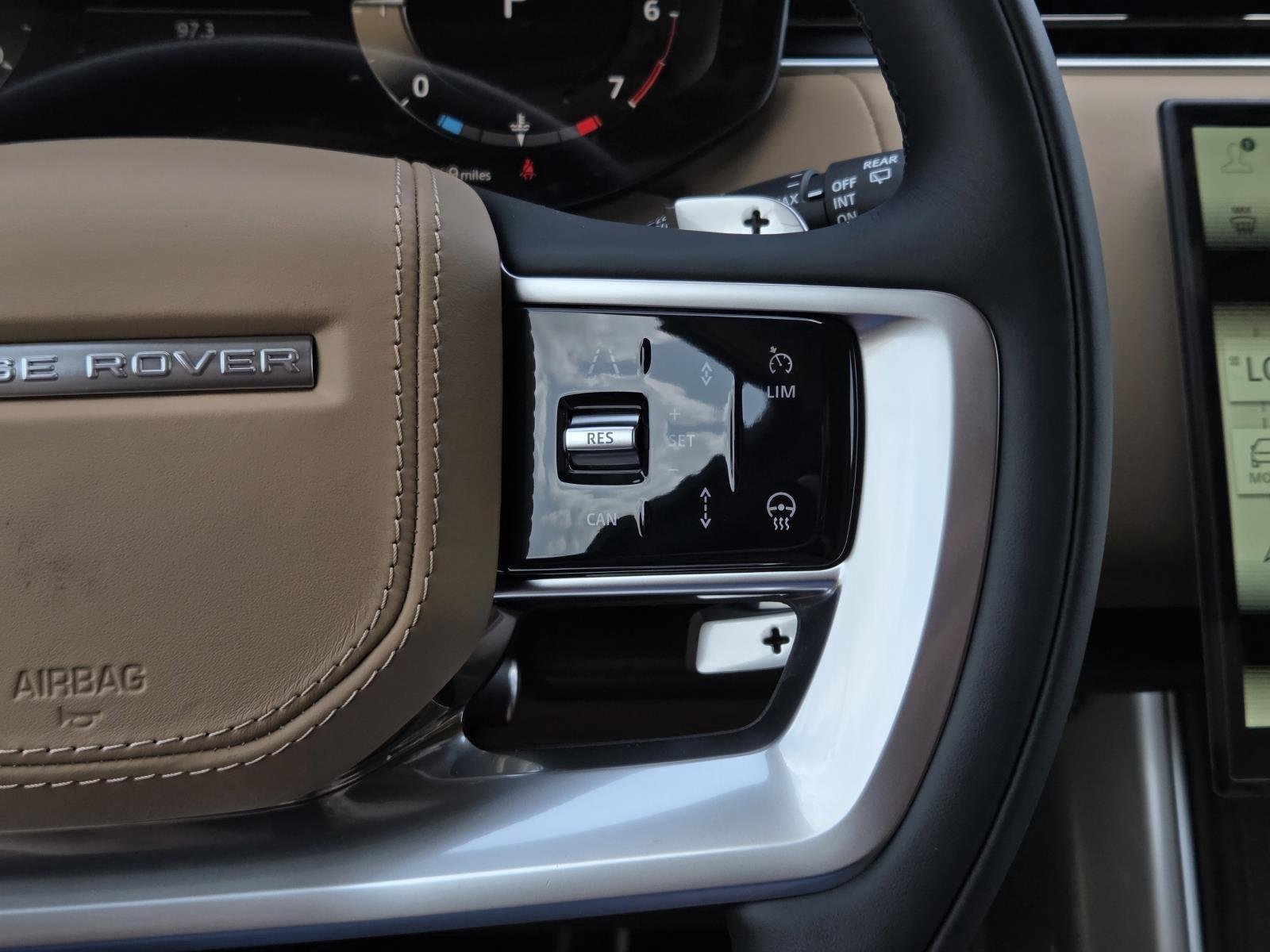 New 2026 Eiger Grey Land Rover SE image 21