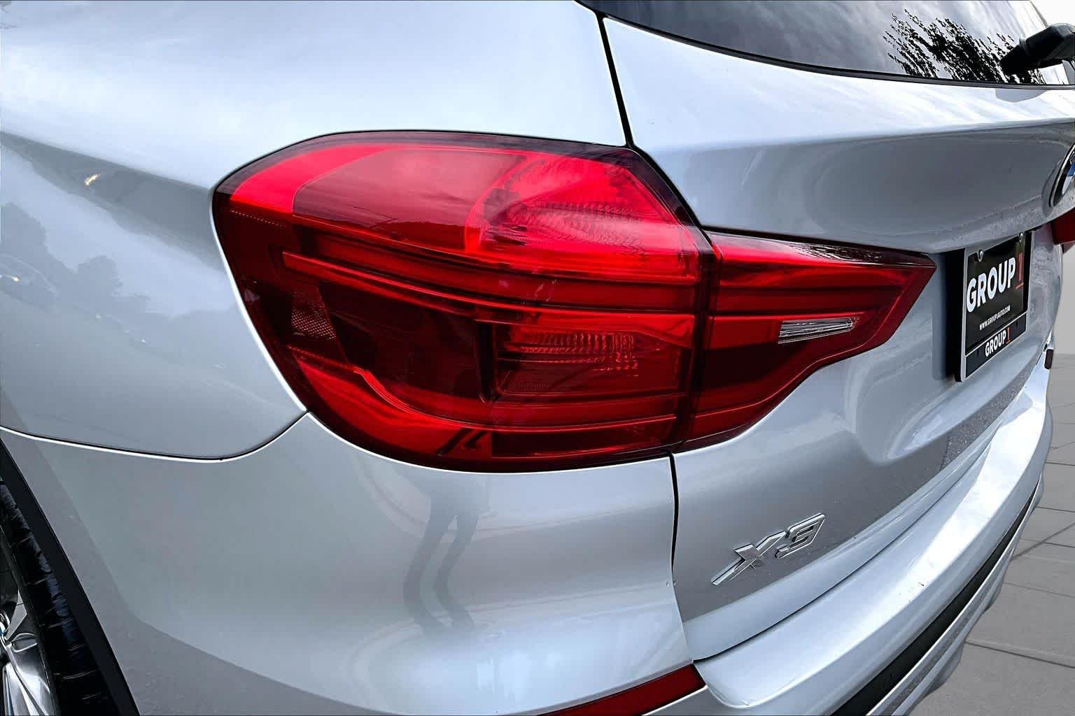 Used 2019 Glacier Silver Metallic BMW xDrive30i image 28
