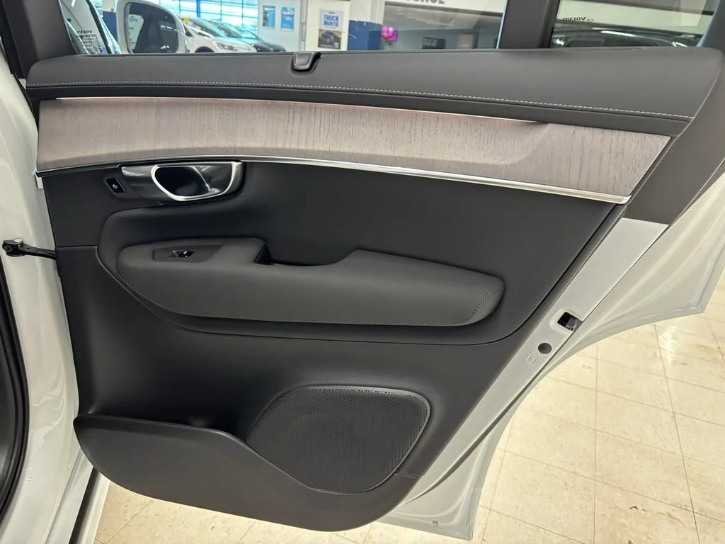 New 2026 Crystal White Volvo Ultra image 14