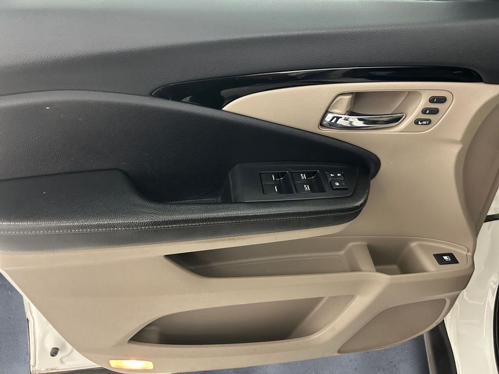 Used 2019 White Honda RTL-E image 12