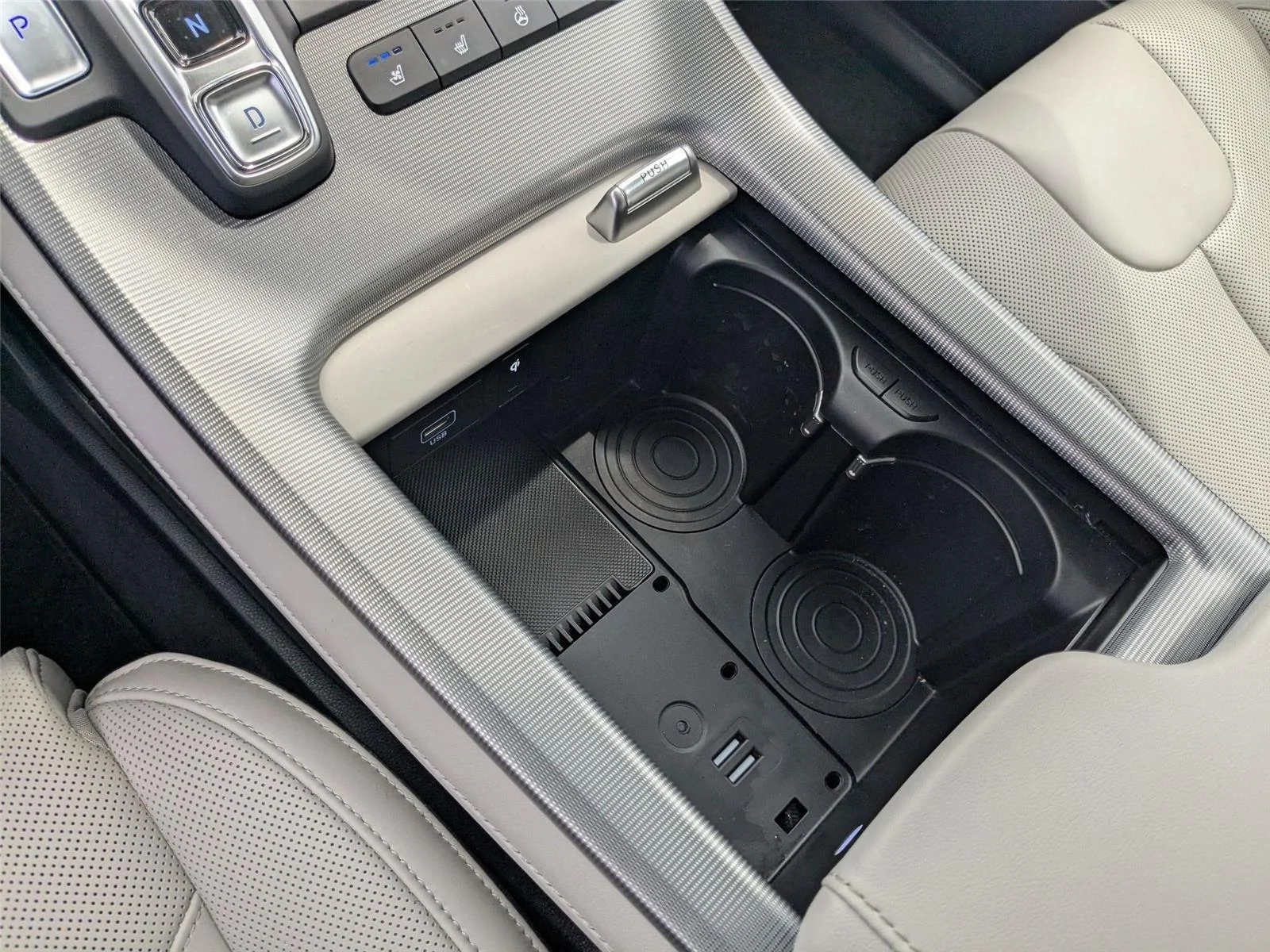 Used 2025 Abyss Black Pearl Hyundai Calligraphy image 19