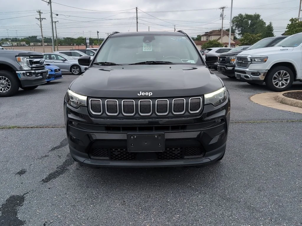 Certified Used 2022 Black Jeep Latitude Lux image 2