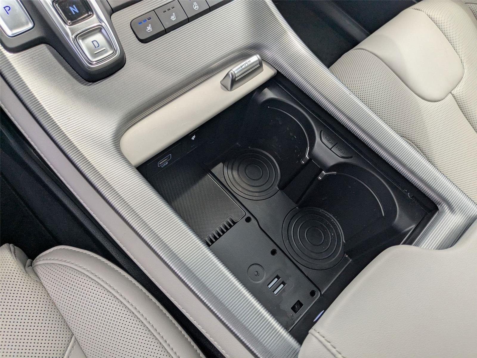 Used 2025 Abyss Black Pearl Hyundai Calligraphy image 19