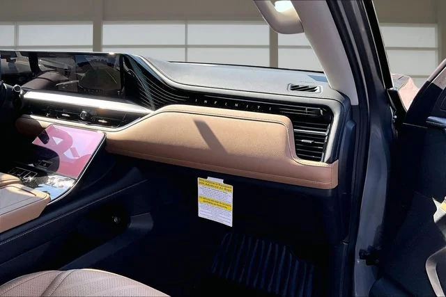 New 2027 Silver INFINITI LUXE image 17