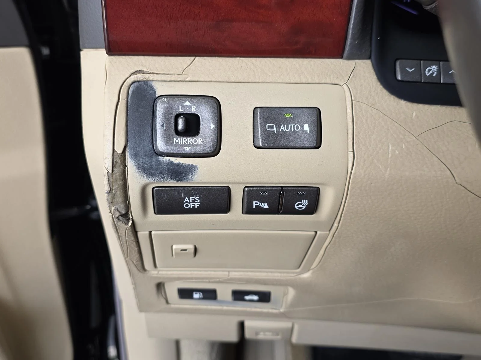 Used 2008  Lexus 460 L image 24
