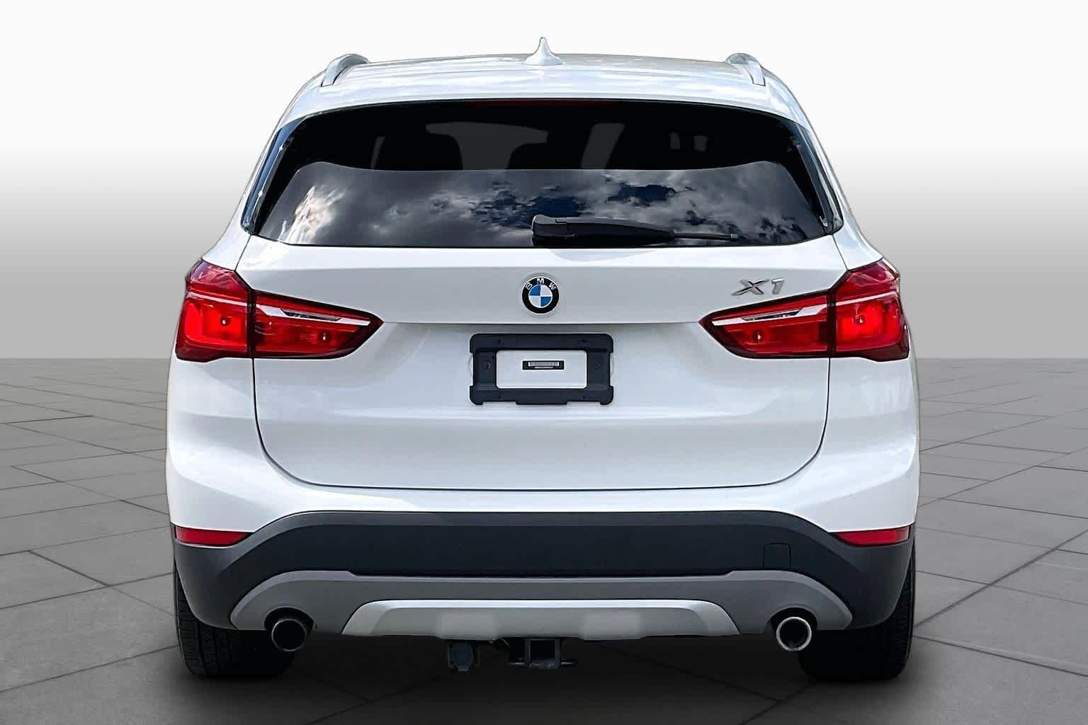 Used 2017 Alpine White BMW xDrive28i image 4