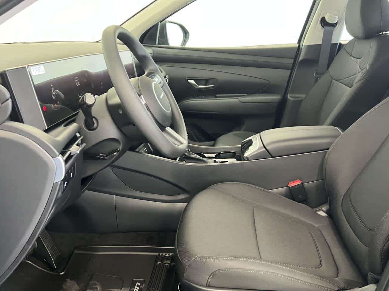 Used 2025 Ultimate Red Hyundai SE image 14