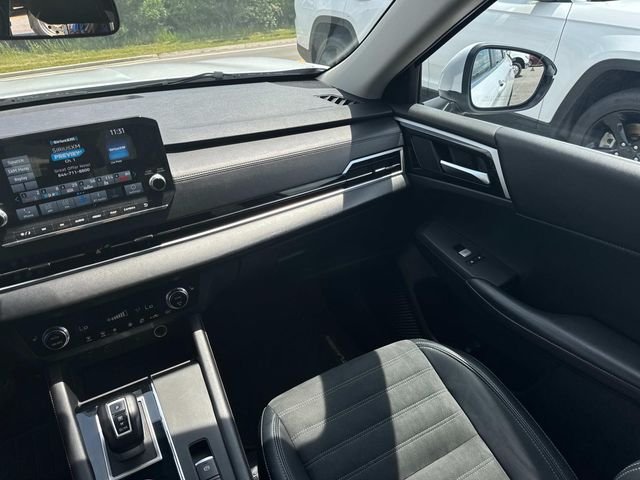 Used 2024  Mitsubishi SE image 21