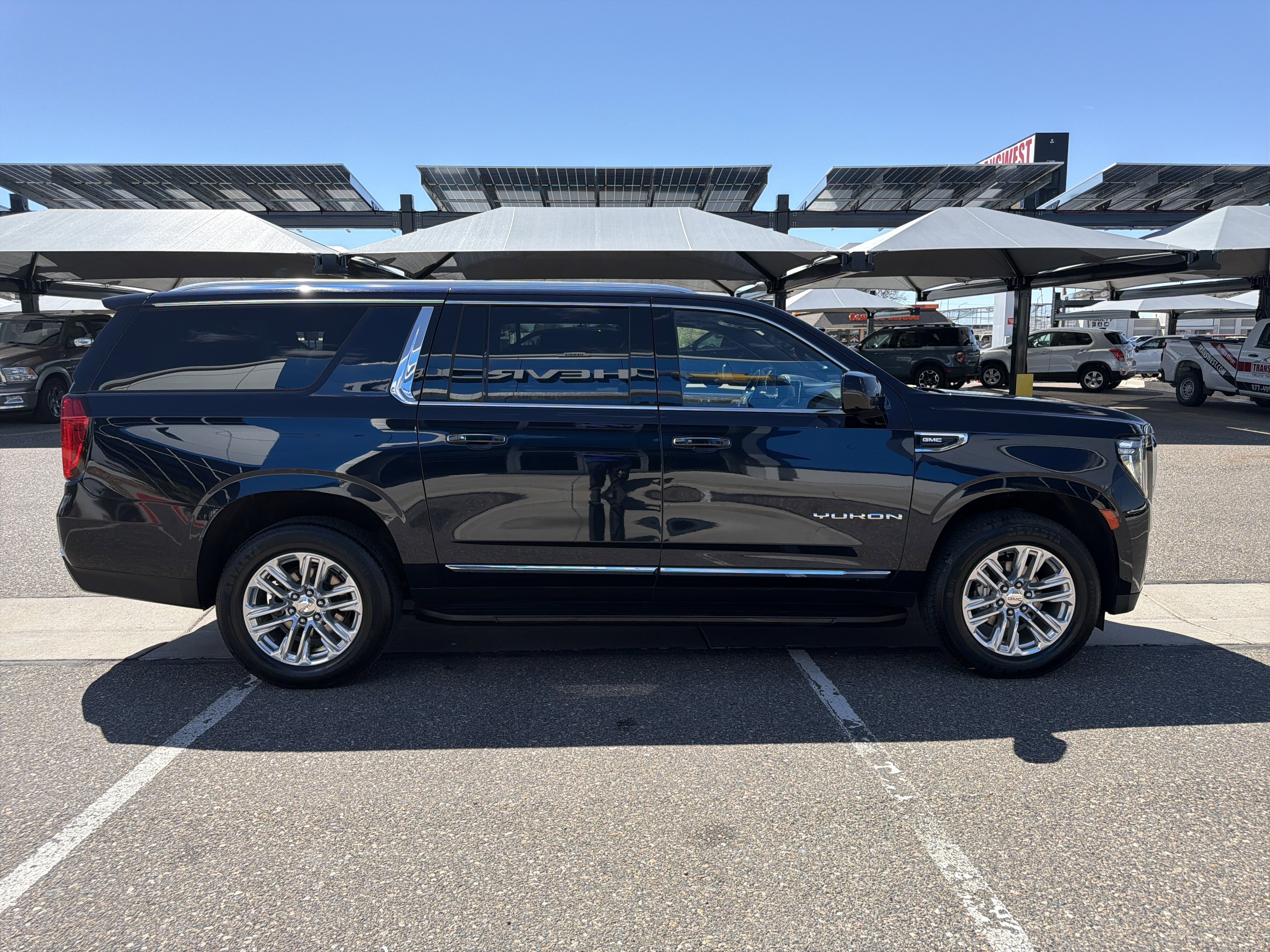 Used 2024 Midnight Blue Metallic GMC SLT image 6