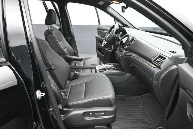 Certified Used 2023 Black Honda EX-L image 31