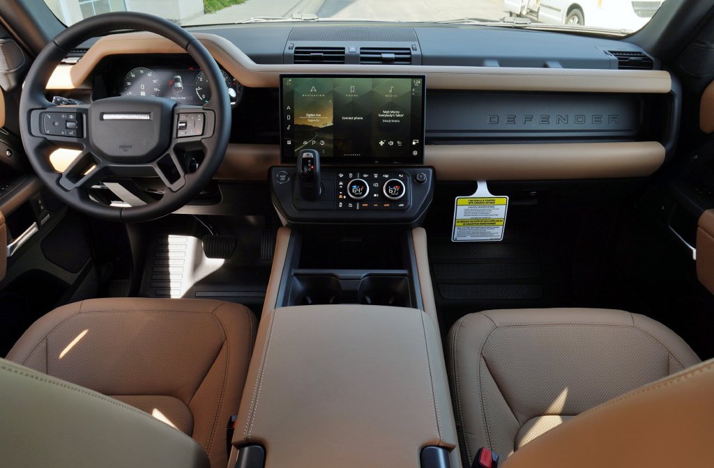 New 2026 Woolstone Green Land Rover X-Dynamic SE image 9