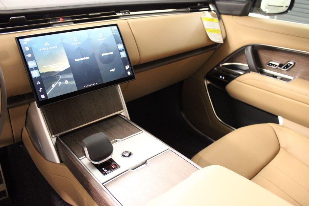 New 2026 Fuji White Land Rover SE image 25