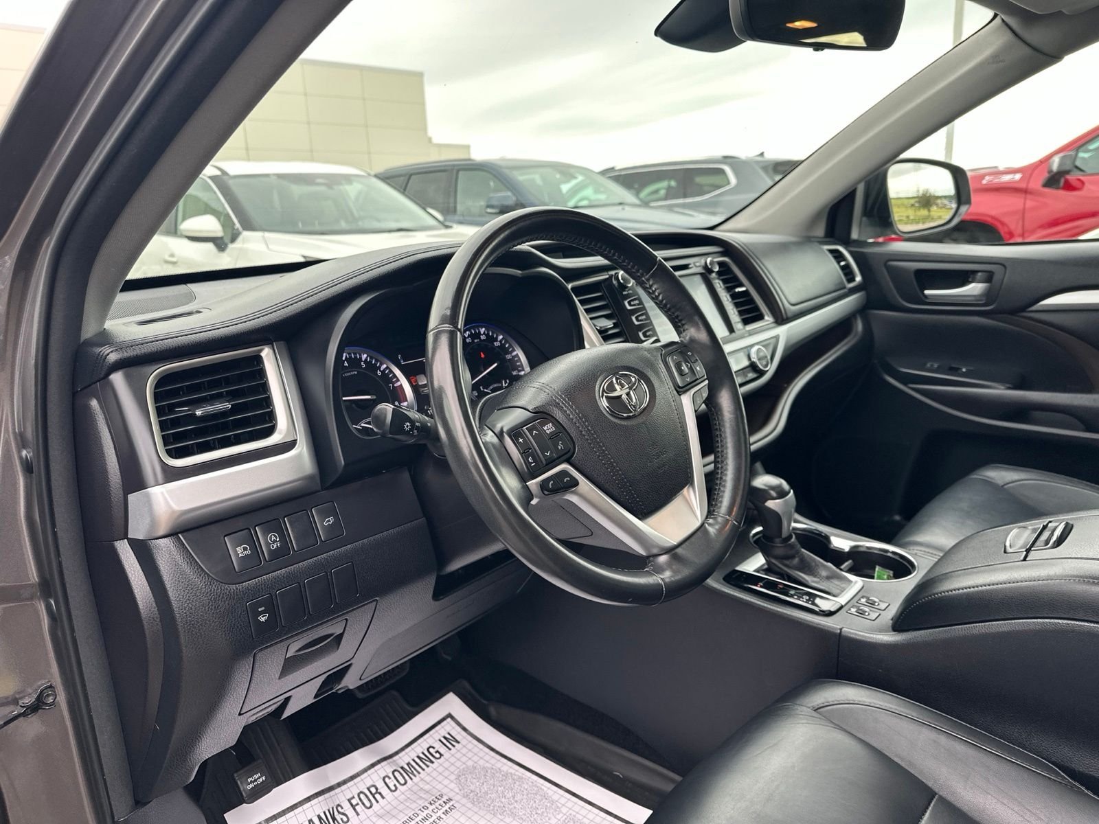 Used 2017  Toyota XLE image 13