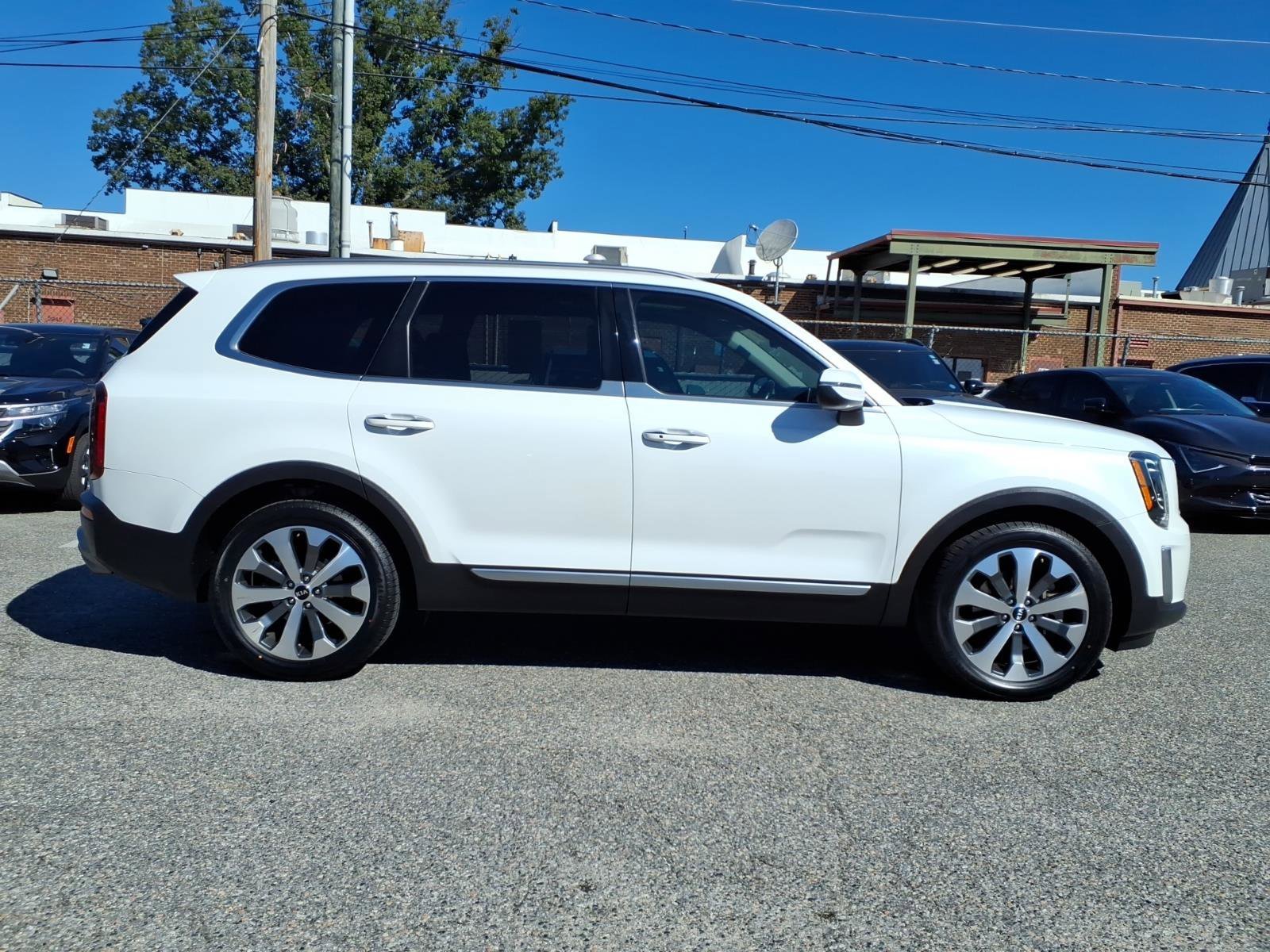 Used 2020 Snow White Pearl Kia S image 25