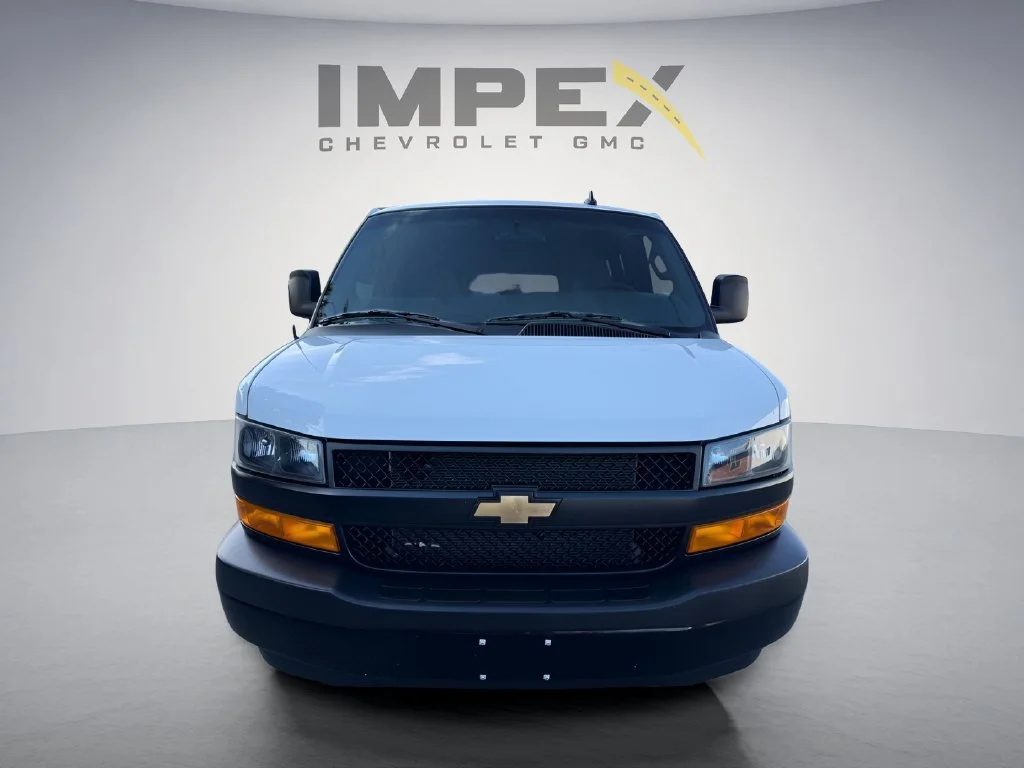 Used 2021 Summit White Chevrolet WT image 8