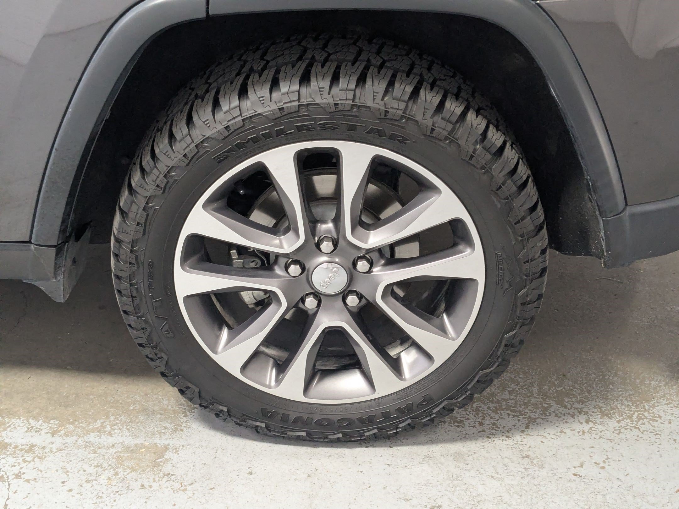 Used 2018 Granite Crystal Metallic Clearcoat Jeep Limited image 21