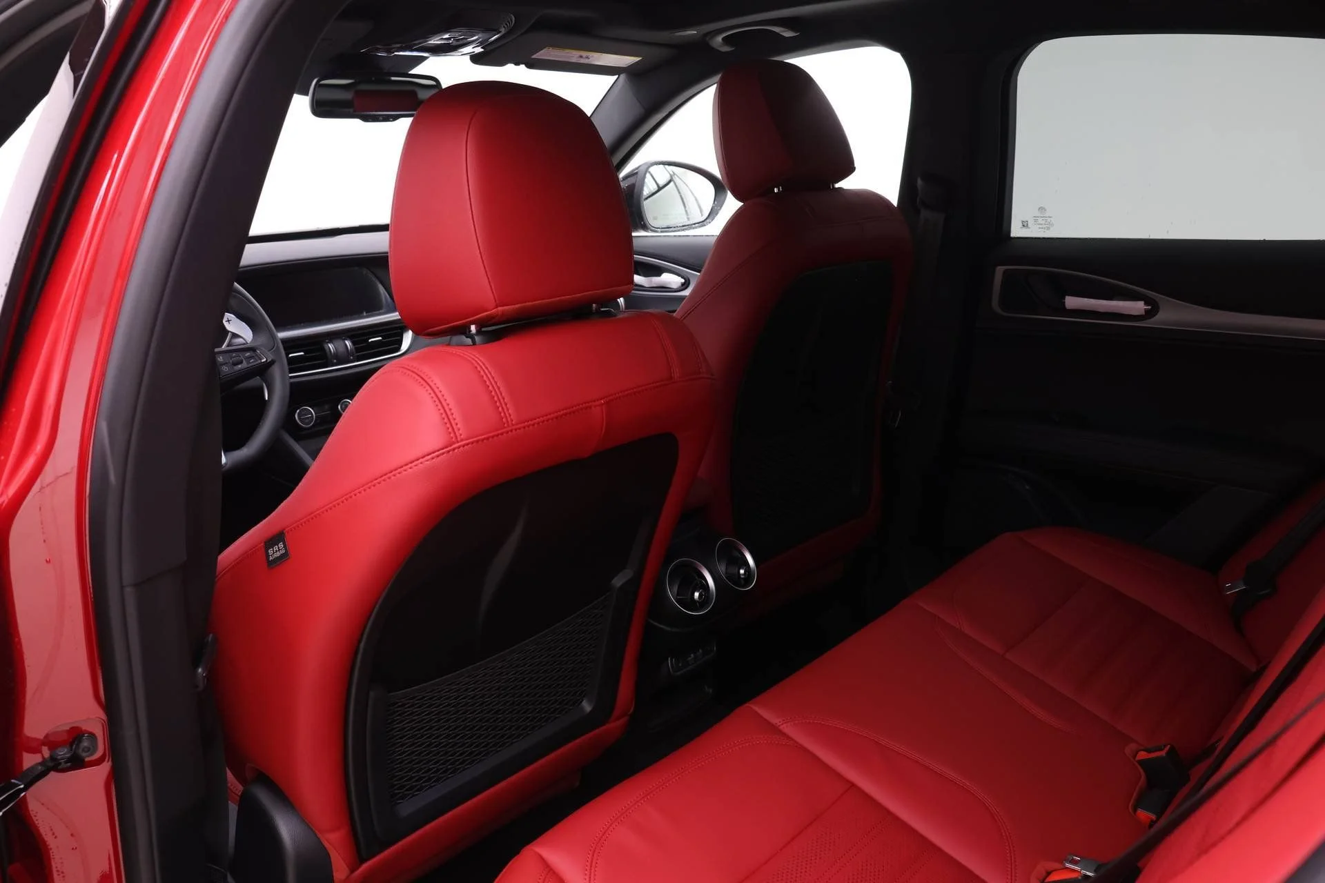 New 2026 Alfa Rosso (Red) Exterior Paint Alfa Romeo Base image 13