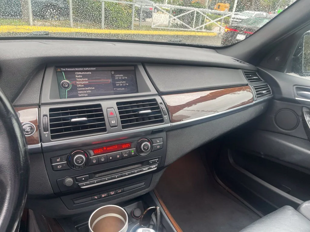Used 2013 Black BMW xDrive50i image 10