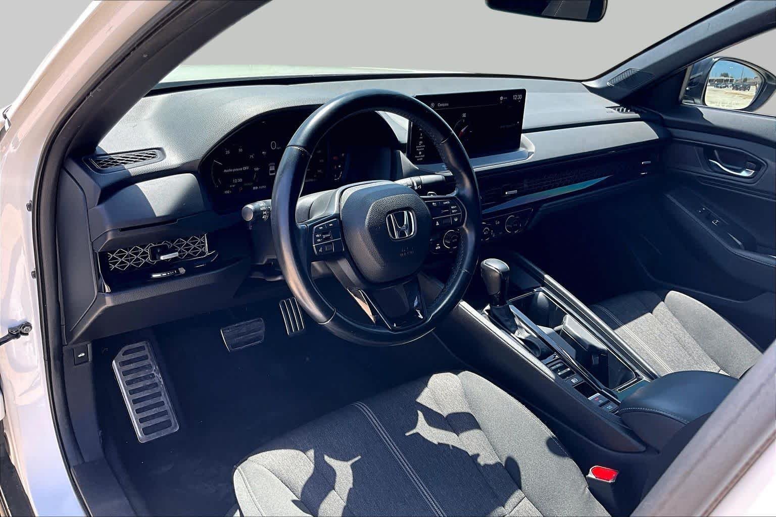 Used 2023 Platinum White Pearl Honda Sport image 31