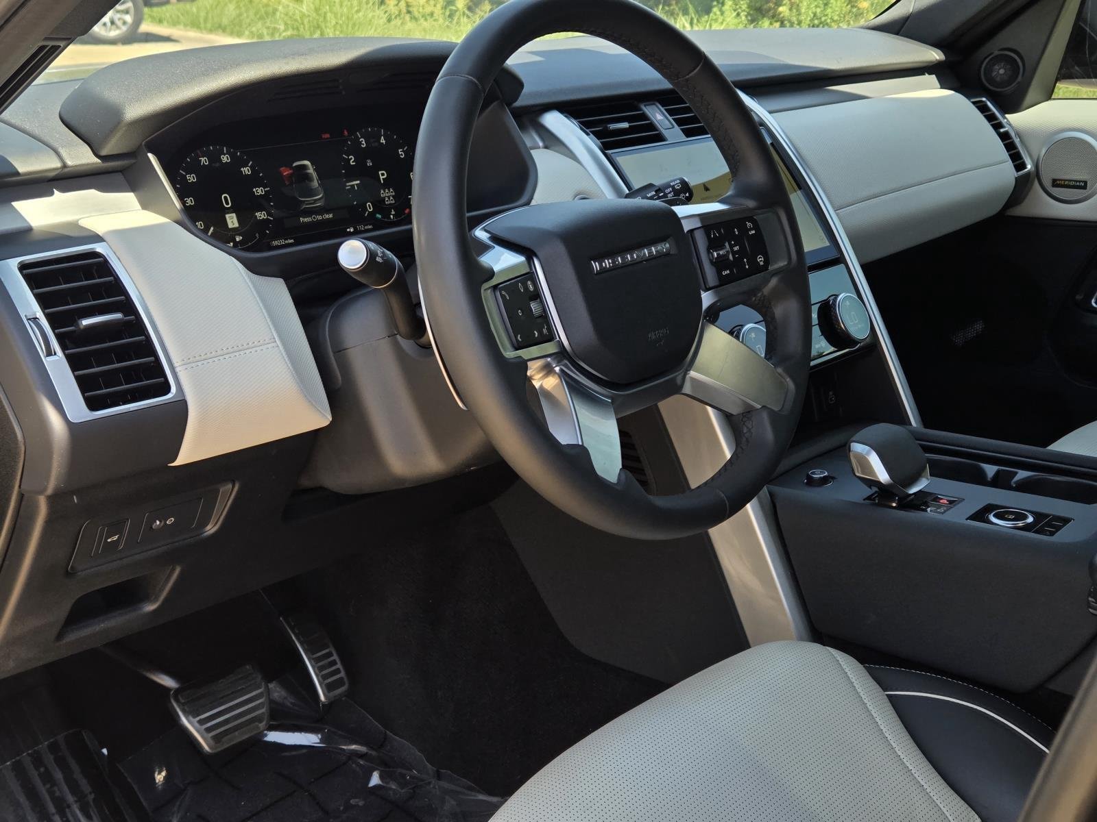 Used 2024 Santorini Black Metallic Land Rover Dynamic SE image 32