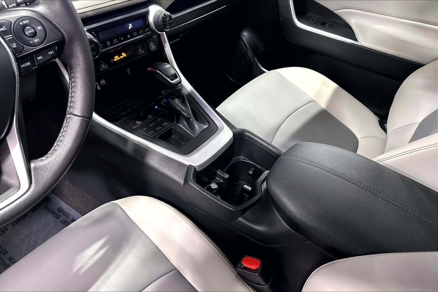 Used 2023 Silver Sky Metallic Toyota XLE Premium image 17
