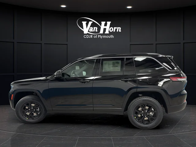 New 2026 Diamond Black Crystal Pearl-Coat Exterior Paint Jeep Altitude image 6