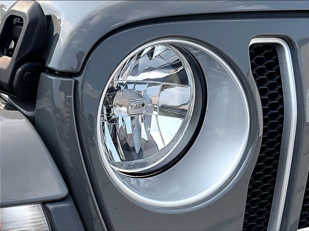 Used 2021 Sting-Gray Clearcoat Jeep Unlimited Sahara image 30