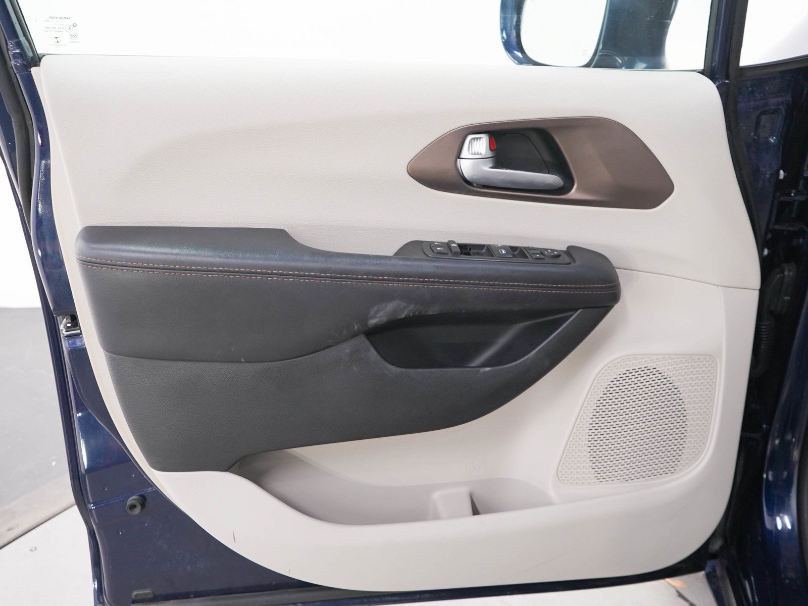 Used 2017 Jazz Blue Pearlcoat Chrysler Touring L image 20