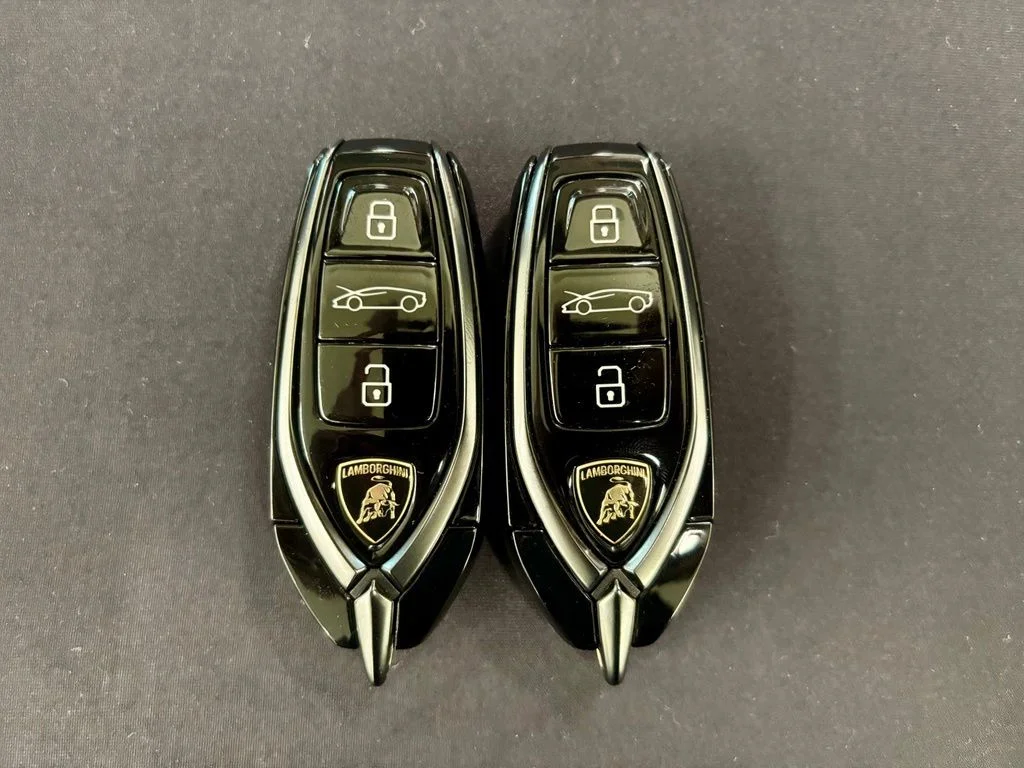Used 2026 Verde Selvans Metallic Lamborghini  image 26