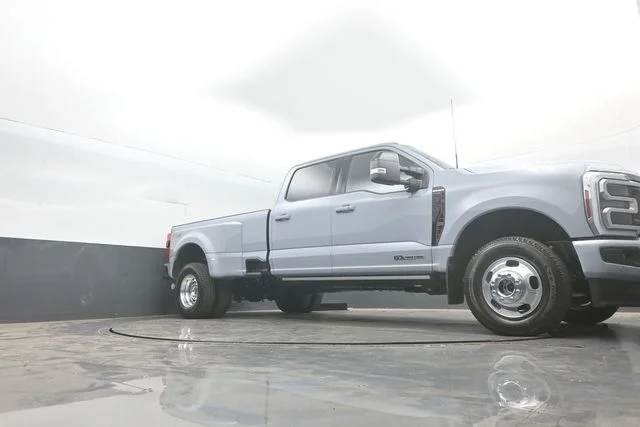 New 2026 Glacier Gray Metallic Tri-Coat Ford F-350® Platinum® image 32