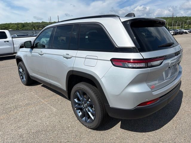 New 2026 Silver Zynith Exterior Paint Jeep  image 5