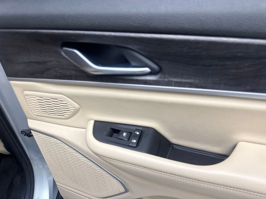 Used 2022 Silver Jeep Limited image 49