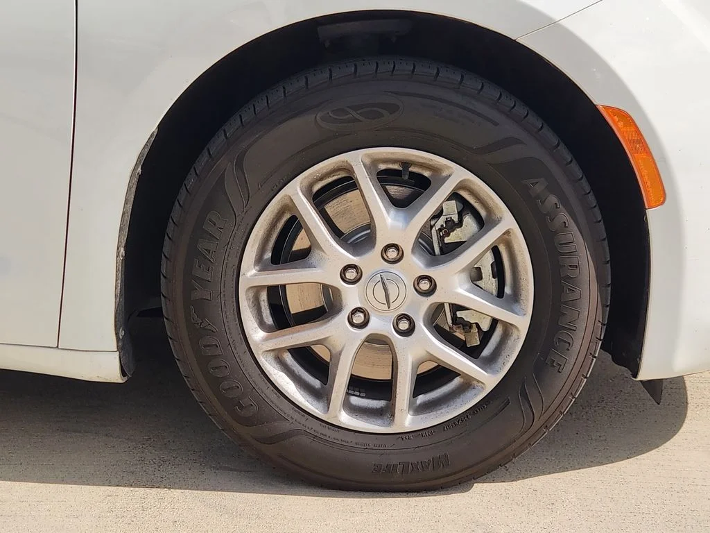 Used 2023 Bright White Clearcoat Chrysler LX image 12