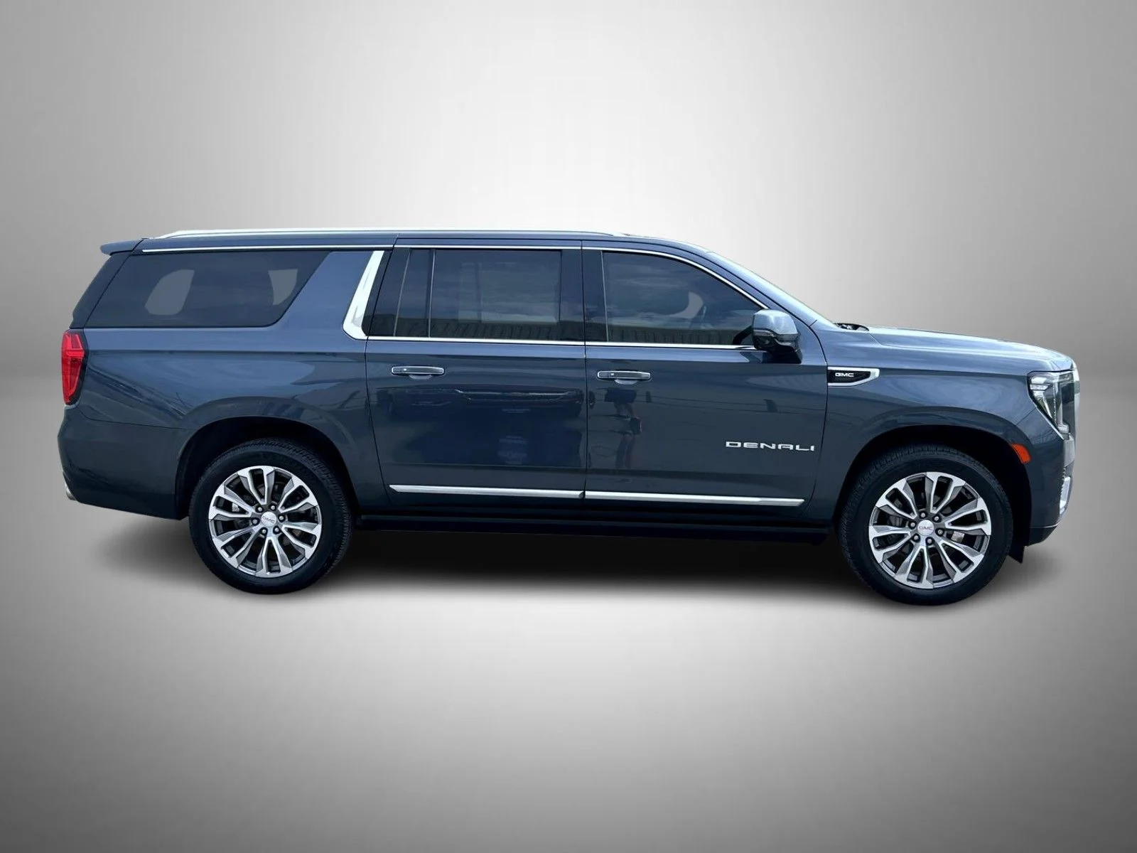 Used 2021 Blue GMC Denali image 4