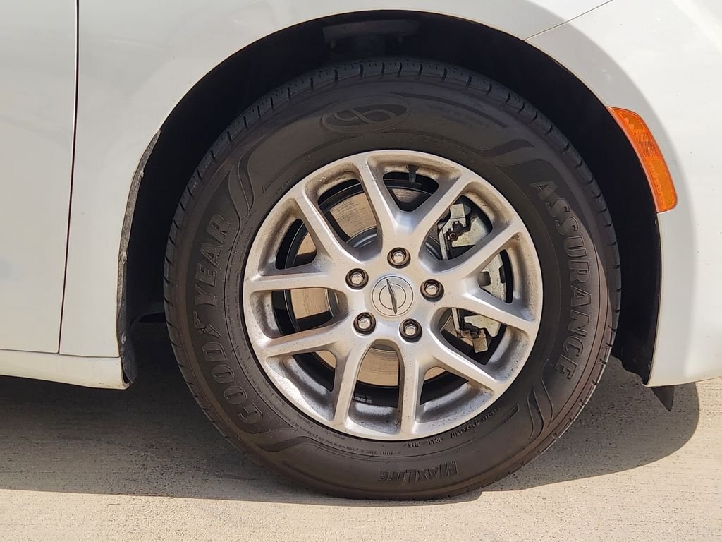Used 2023 Bright White Clearcoat Chrysler LX image 12