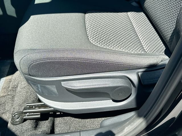 New 2026 Fusion Black Kia LX image 18