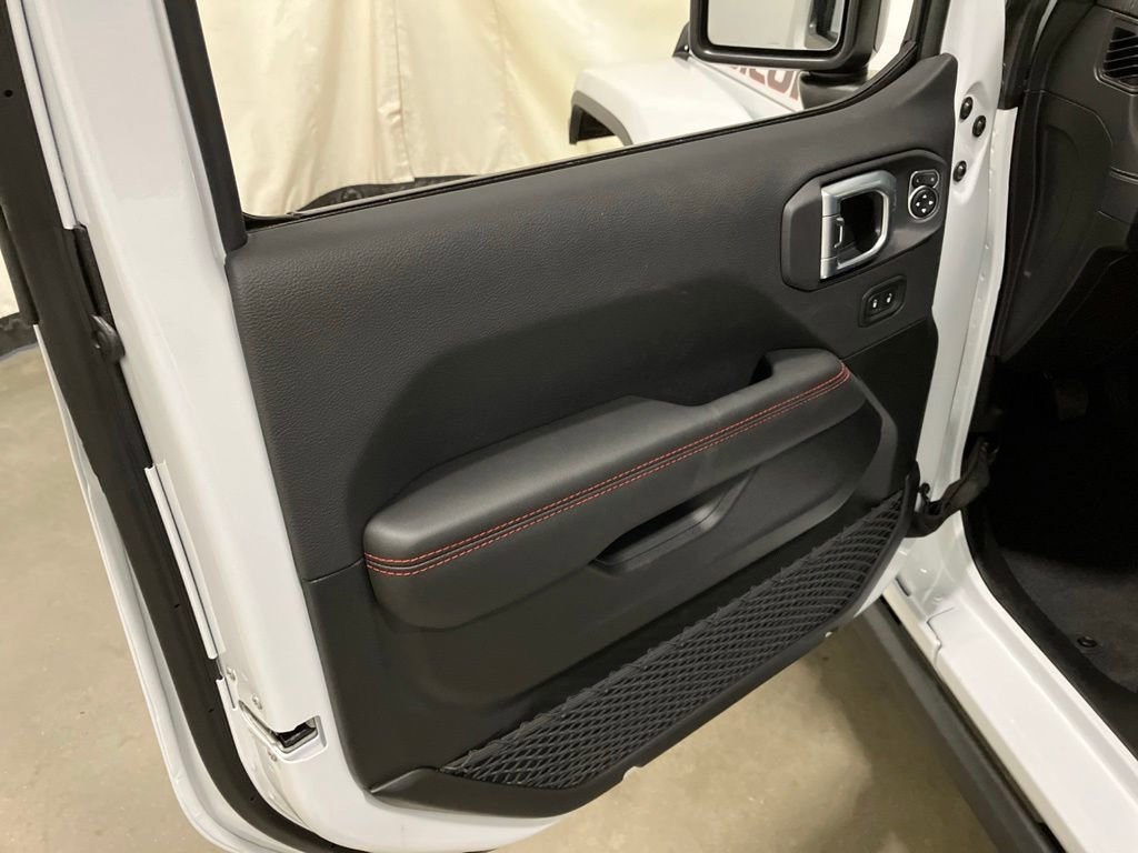 New 2026 Bright White Clear-Coat Exterior Paint Jeep Rubicon X image 12