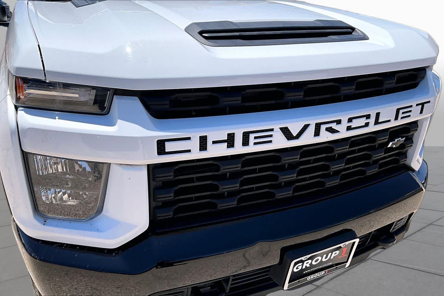 Used 2021 Summit White Chevrolet Custom image 29
