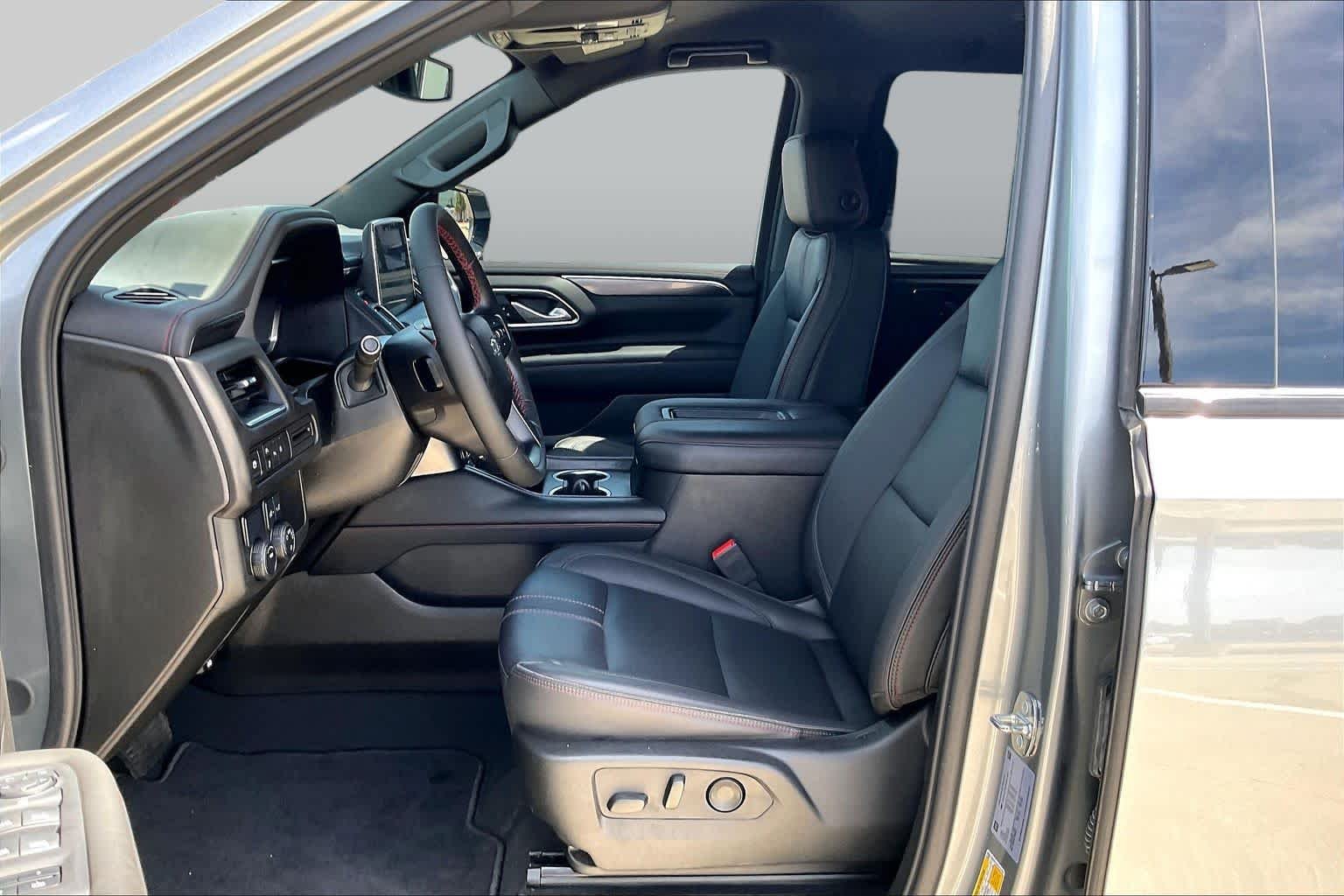 2024 Chevrolet Suburban RST - Photo 8