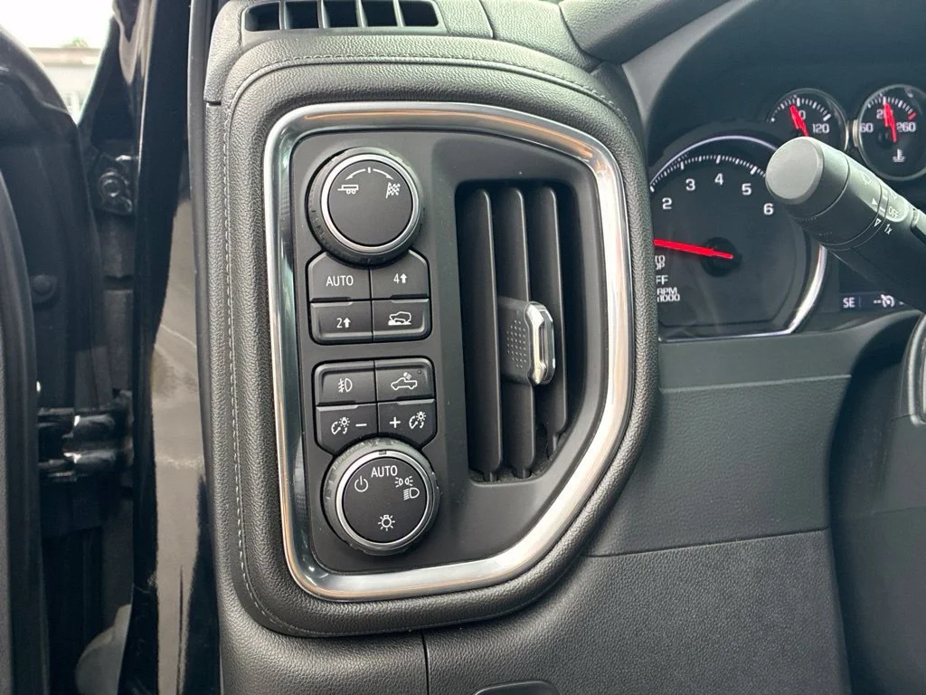 Used 2019 BLACK Chevrolet RST image 14