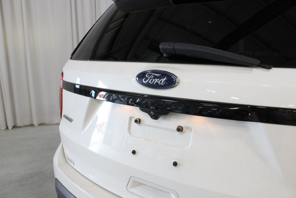 Used 2017 White Ford Sport image 33
